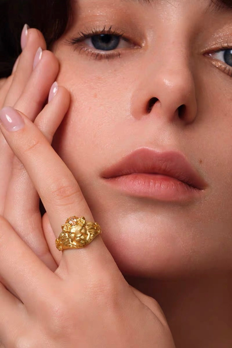 Tudor & Rose Vintage Sustainable Gemstones Crown Ring