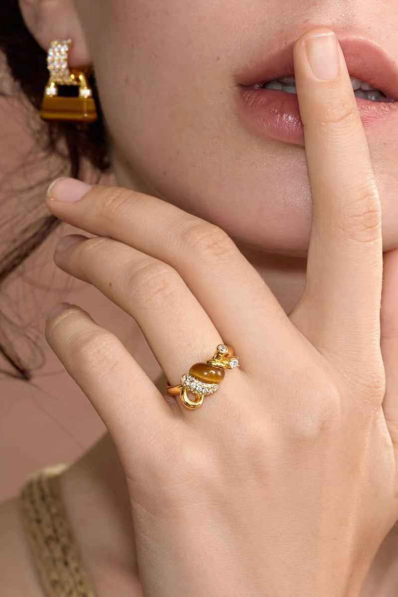 Tudor & Rose Vintage Sustainable Gemstones Crown Ring