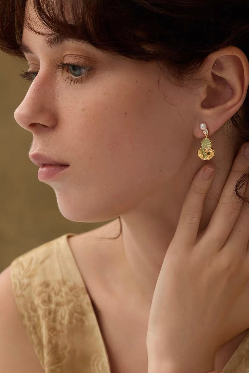 Tudor & Rose Vintage French Royal Bow Stud Earrings